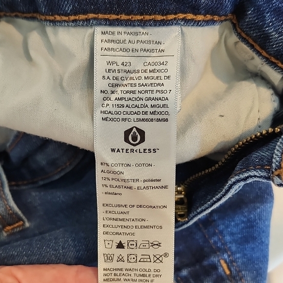 Levis Signature High Rise Zipper Fly Denim Cut Off Women's 5 Pocket Shorts Sz 12 - Picture 3 of 9